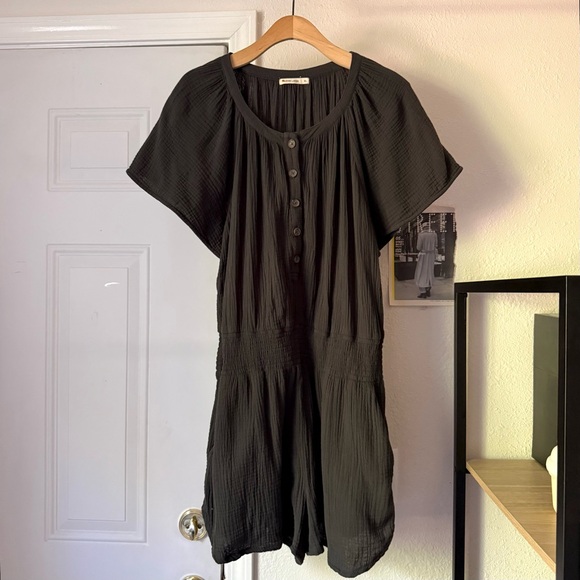 MARINE LAYER dark grey cotton gauze flutter short sleeve smocked waist romper